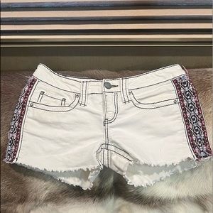 Daytrip Capricorn Shorts White Size 27 from Buckle